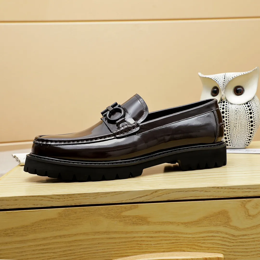 Factory price 440 🔥Ferragamo's new men's casual slip-on shoes🇨🇳Official website original 1:1 mold opening, original quality💯Fine workmanship, high-end luxury☘The upper is made of imported Italian first-layer cowhide🌴🐂Leather lining🍓Rubber wear-resistant and non-slip outsole, breathable and comfortable to wear🍍The first choice for high-taste men🍉2 colors available! Code number 39-44 (38.45. Can be customized)